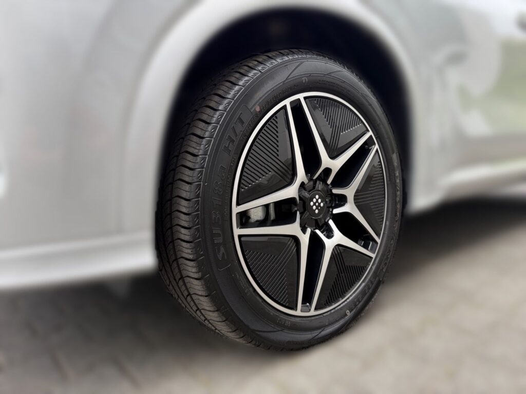 DFSK Fengon E5 PHEV, 7-Sitzer, Pano, bis 6J. Garantie