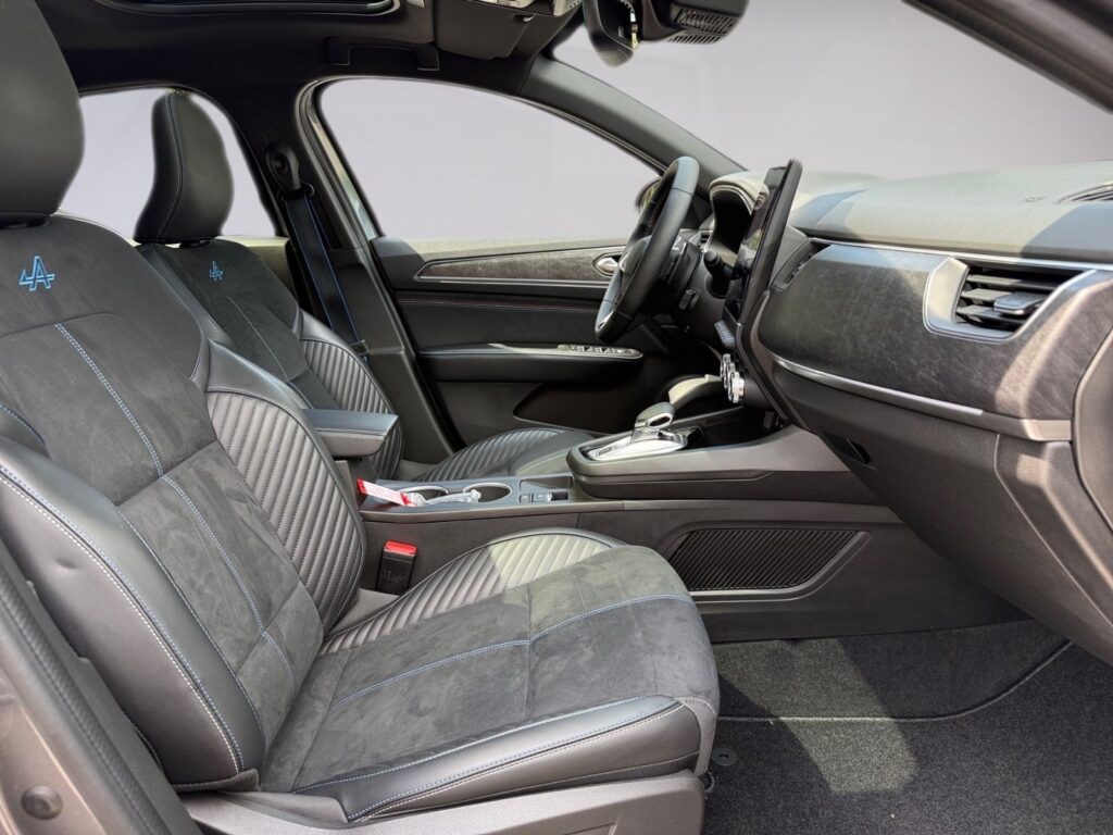RENAULT Arkana Esprit Alpine, Vollausstattung