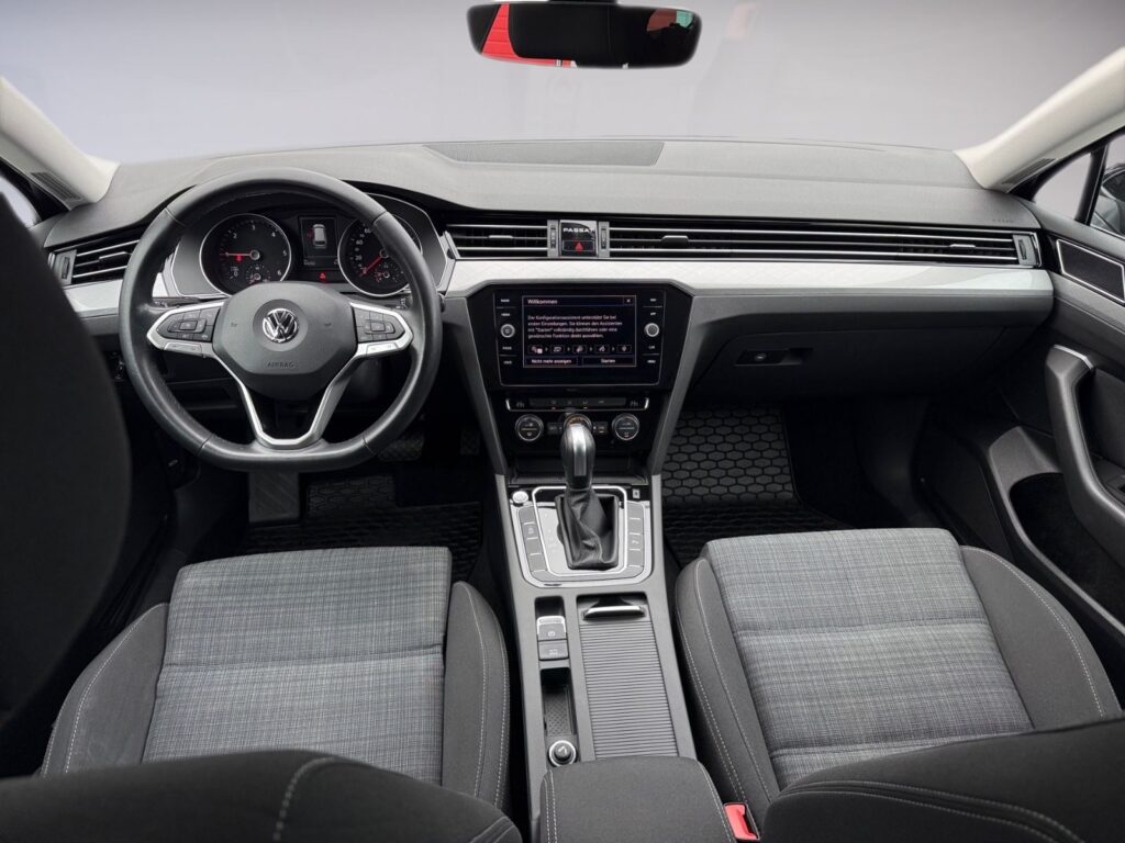 VW Passat Variant DSG Business, Navi, ACC, AHK