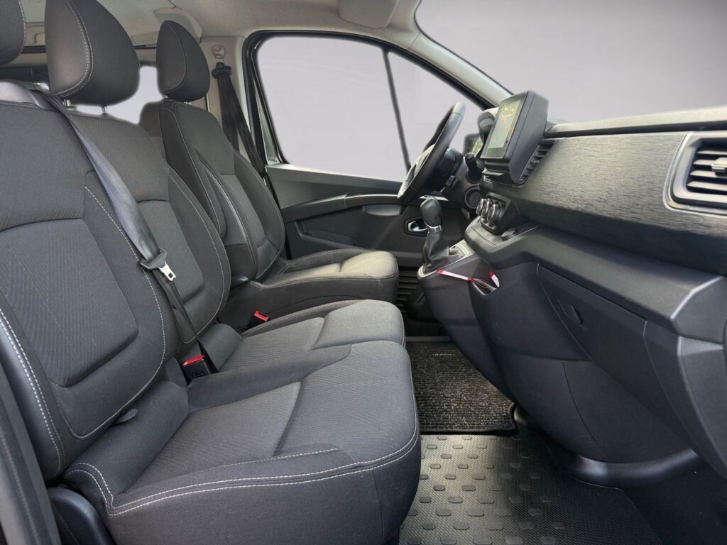 RENAULT Trafic Combi L1H1 3,0t Life,AHK,9-Sitzer
