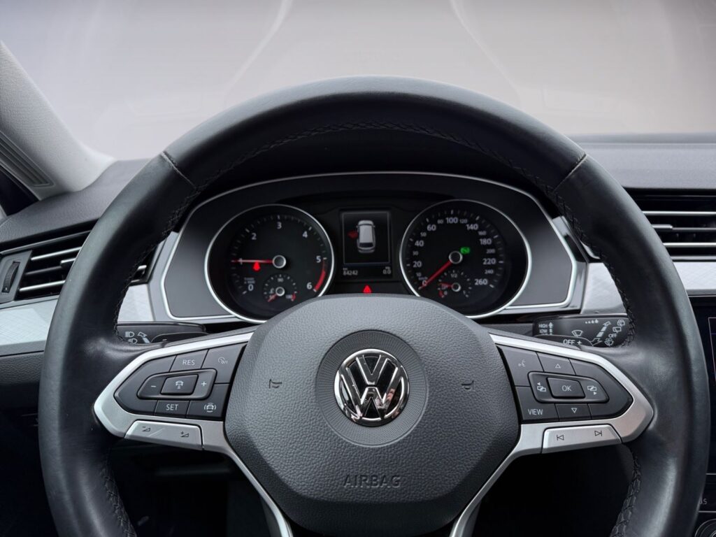 VW Passat Variant DSG Business, Navi, ACC, AHK