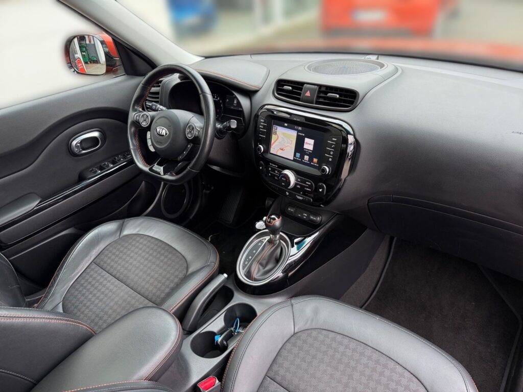 KIA Soul Turbo, Automatik,Pano,Xenon,NAVI,AHK,mit WR