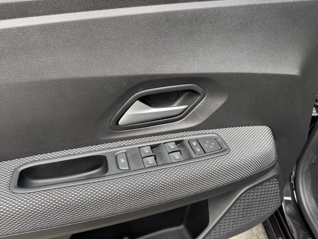 DACIA Sandero III Journey, Navi, City-Pak, bis 7J.-Gar