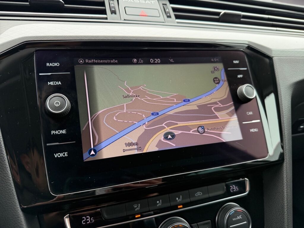 VW Passat Variant DSG Business, Navi, ACC, AHK