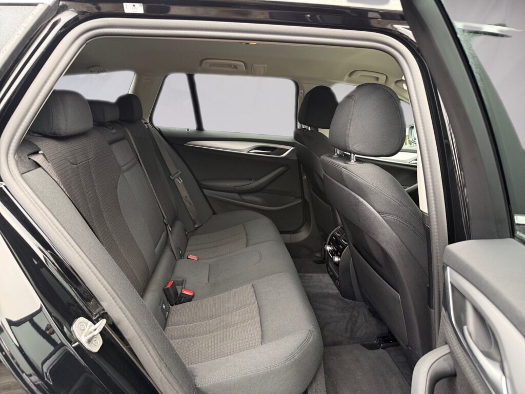 BMW 530d Touring, AHK, LED, 8-fach bereift