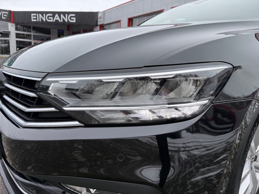 VW Passat Variant DSG Business, Navi, ACC, AHK