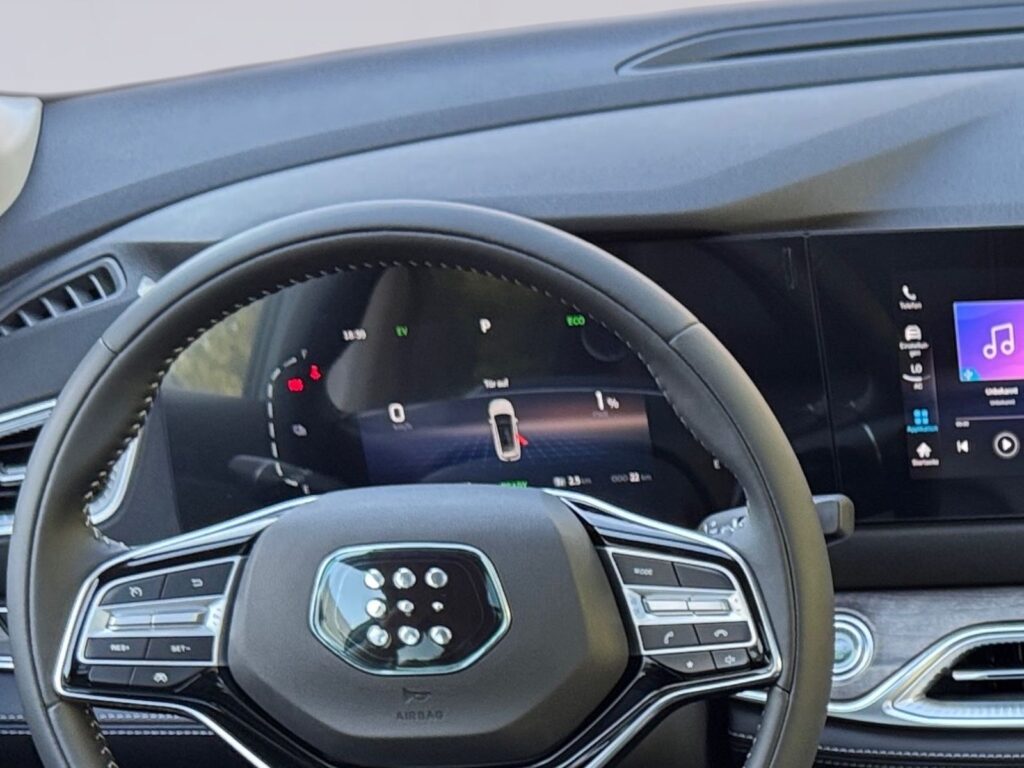 DFSK Fengon E5 PHEV, 7-Sitzer, Pano, bis 6J. Garantie