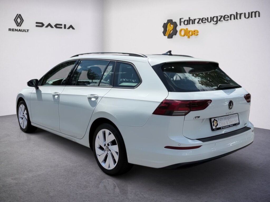 VW Golf VIII Variant DSG Life eTSI, AHK, mit WR