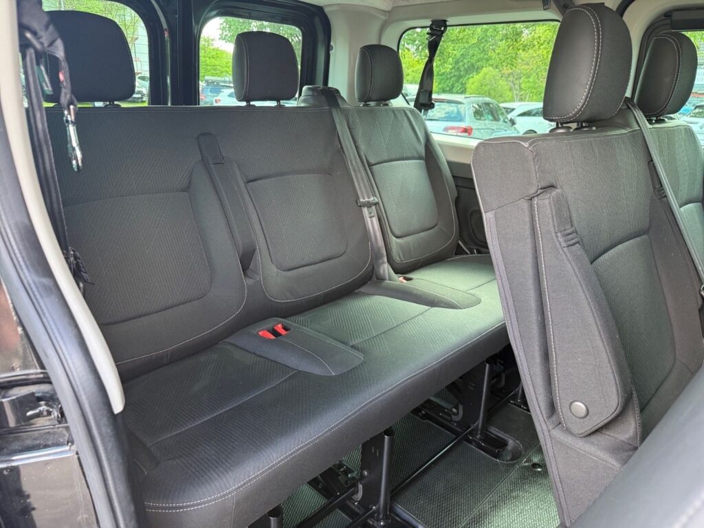 RENAULT Trafic Combi L1H1 3,0t Life,AHK,9-Sitzer