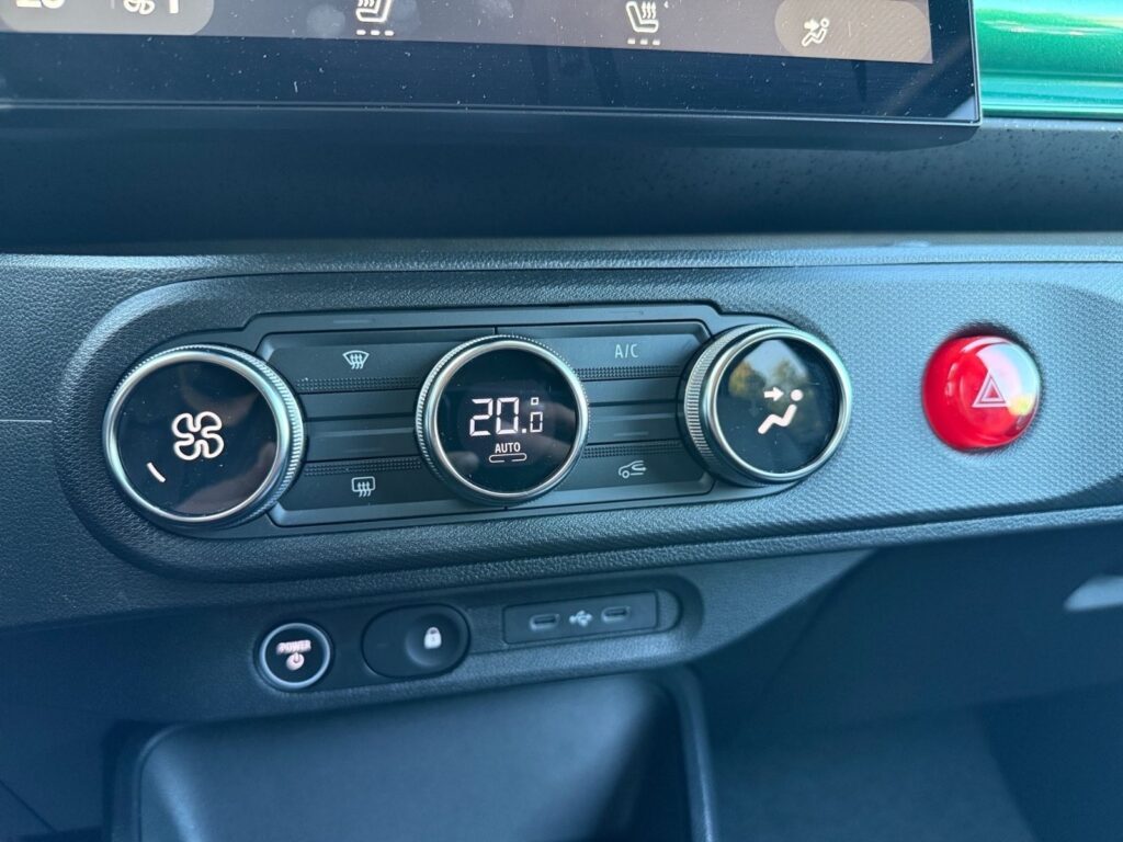 RENAULT Twingo E-TECH Techno