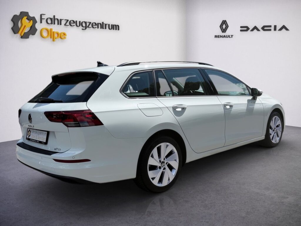 VW Golf VIII Variant DSG Life eTSI, AHK, mit WR