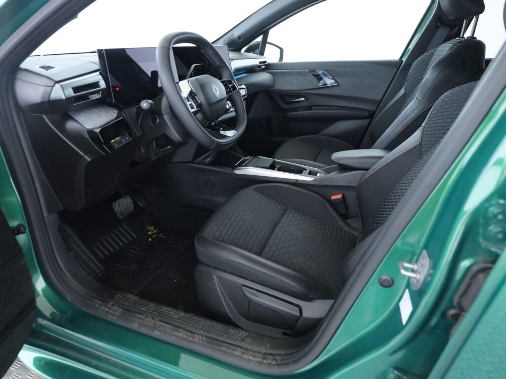 RENAULT Clio VI 115 TCe EDC Techno, SHZ, GJR