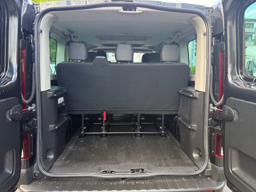 RENAULT Trafic Combi L1H1 3,0t Life,AHK,9-Sitzer