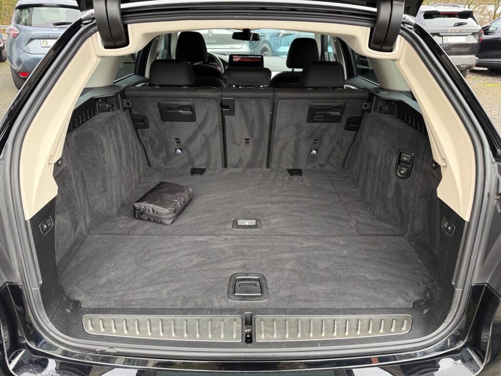 BMW 530d Touring, AHK, LED, 8-fach bereift