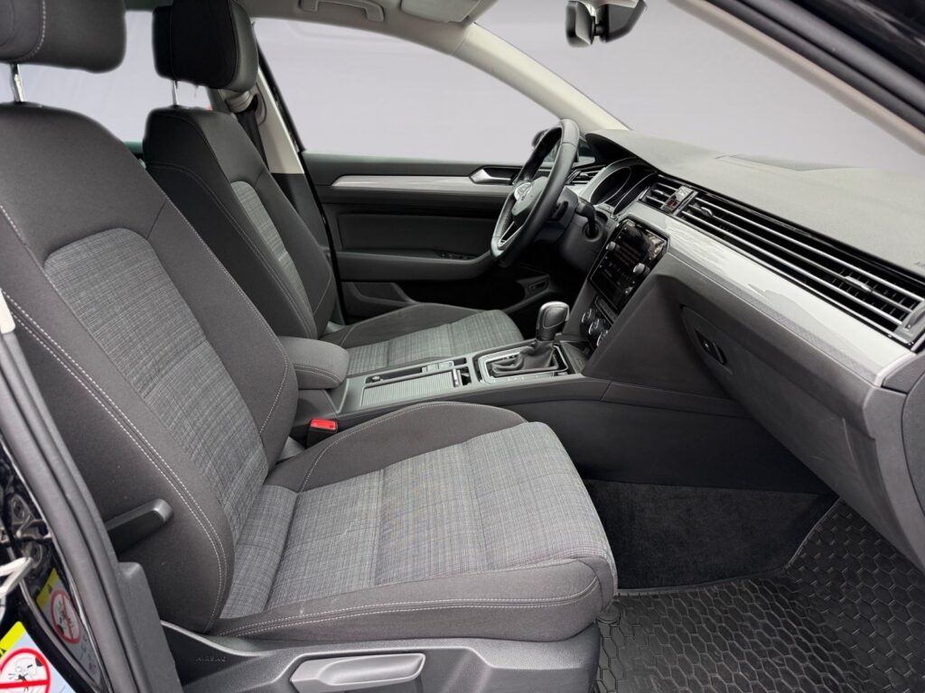 VW Passat Variant DSG Business, Navi, ACC, AHK
