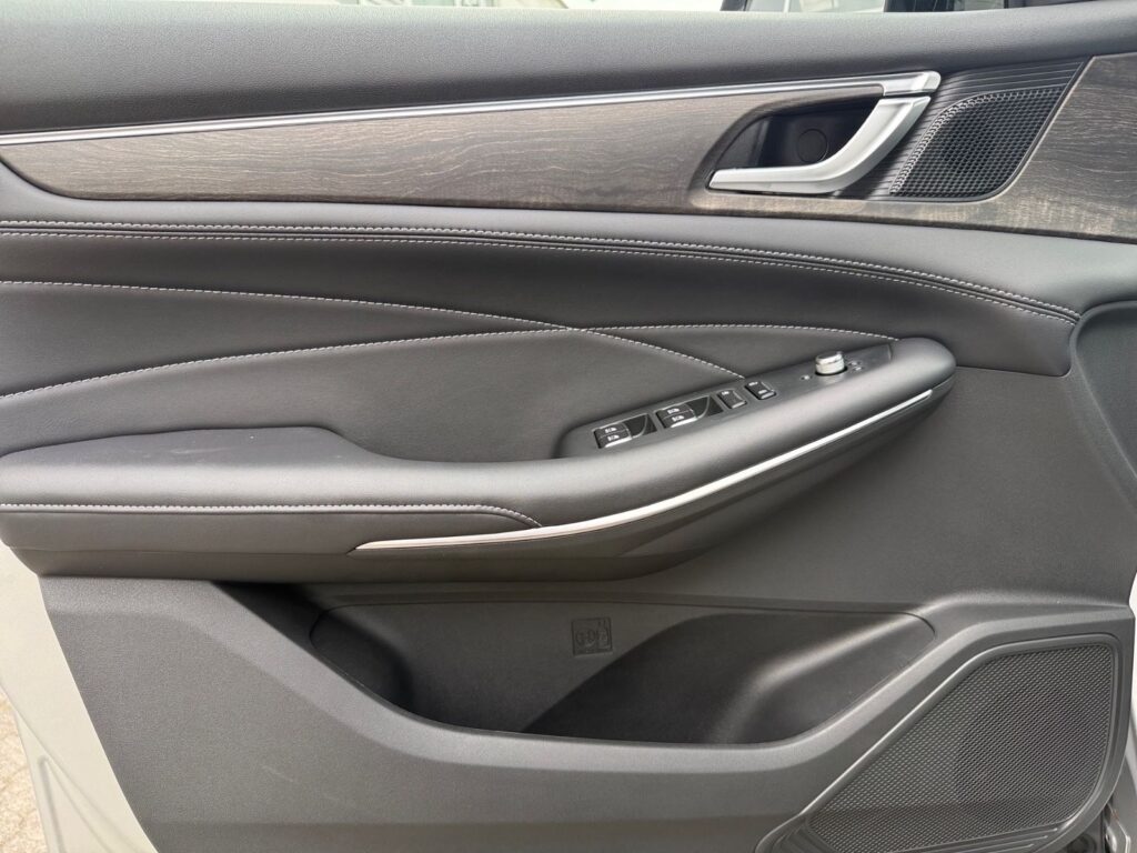 DFSK Fengon E5 PHEV, 7-Sitzer, Pano, bis 6J. Garantie