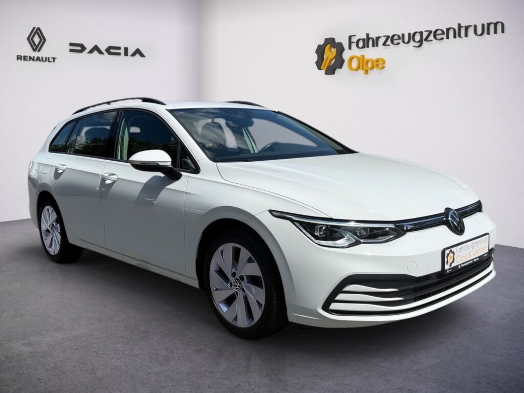 VW Golf VIII Variant DSG Life eTSI, AHK, mit WR