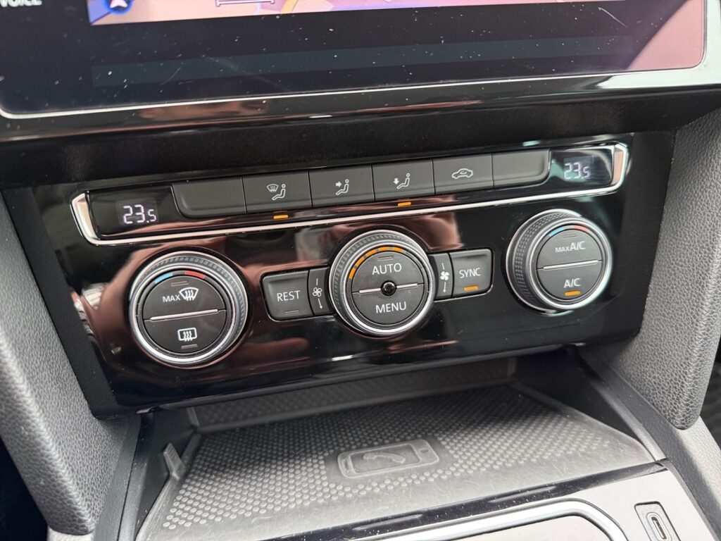 VW Passat Variant DSG Business, Navi, ACC, AHK