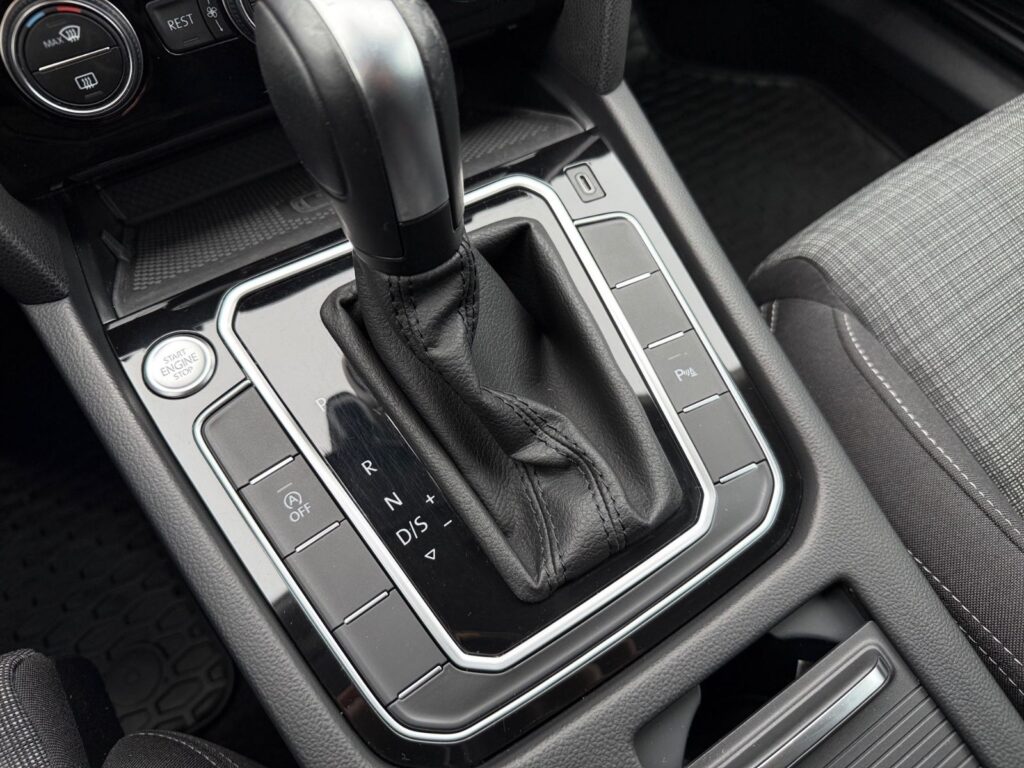 VW Passat Variant DSG Business, Navi, ACC, AHK