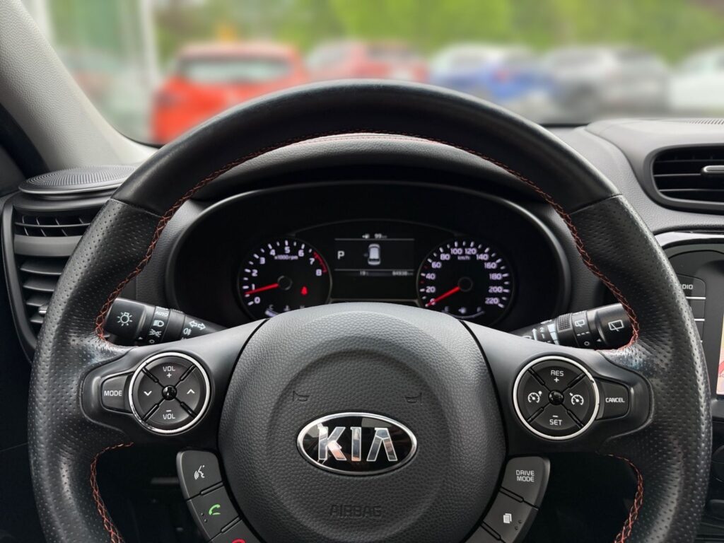 KIA Soul Turbo, Automatik,Pano,Xenon,NAVI,AHK,mit WR