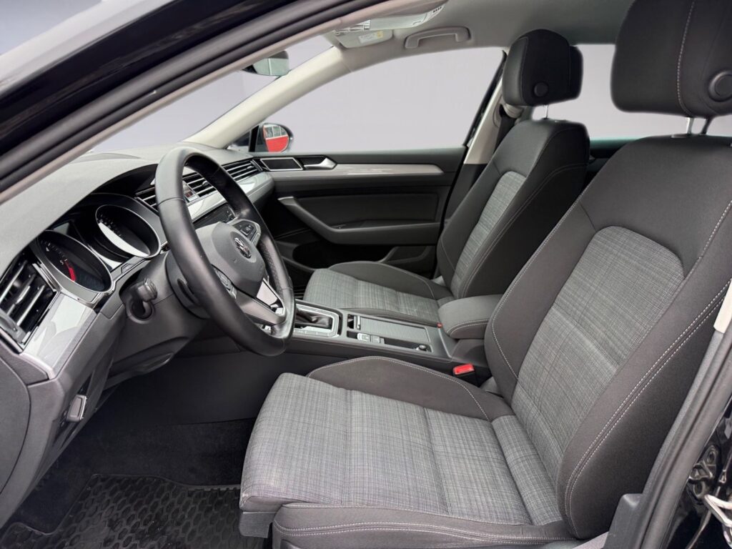 VW Passat Variant DSG Business, Navi, ACC, AHK