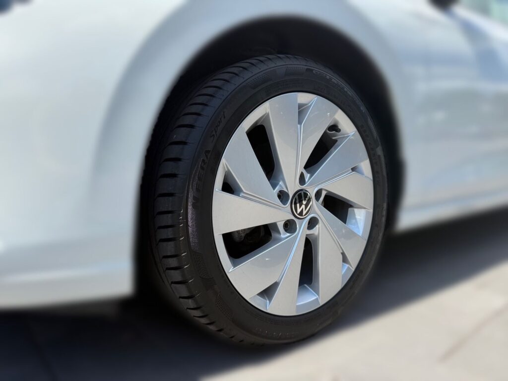 VW Golf VIII Variant DSG Life eTSI, AHK, mit WR