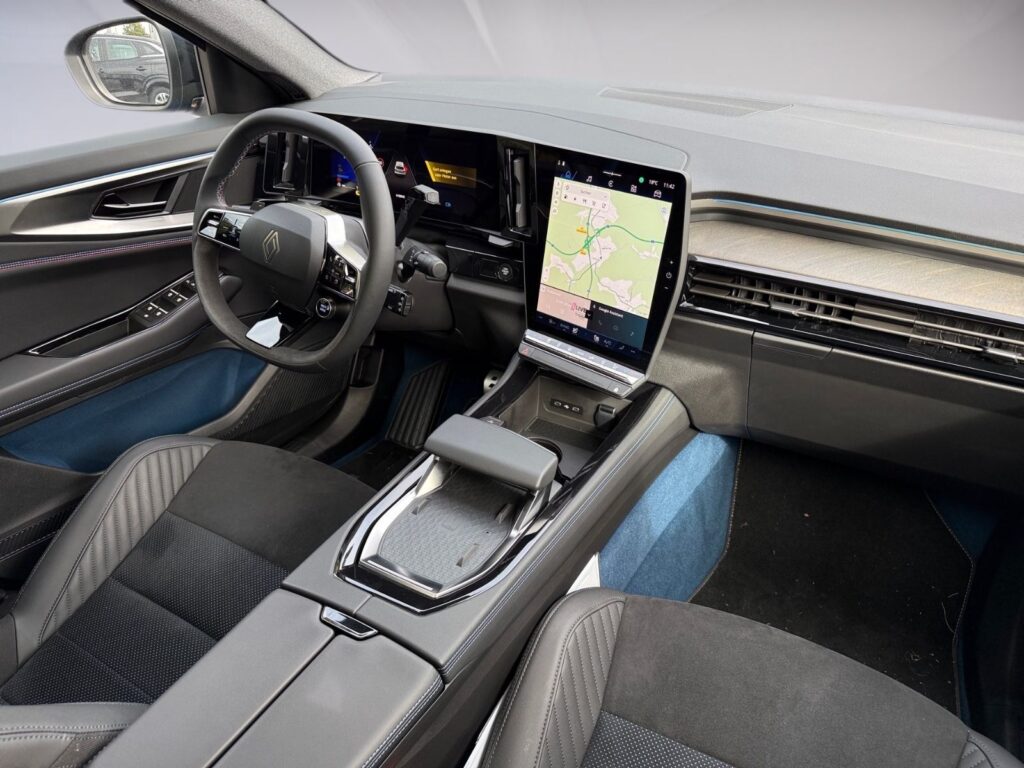 RENAULT Rafale 300 E-Tech 4×4 Esprit Alpine Plug-in