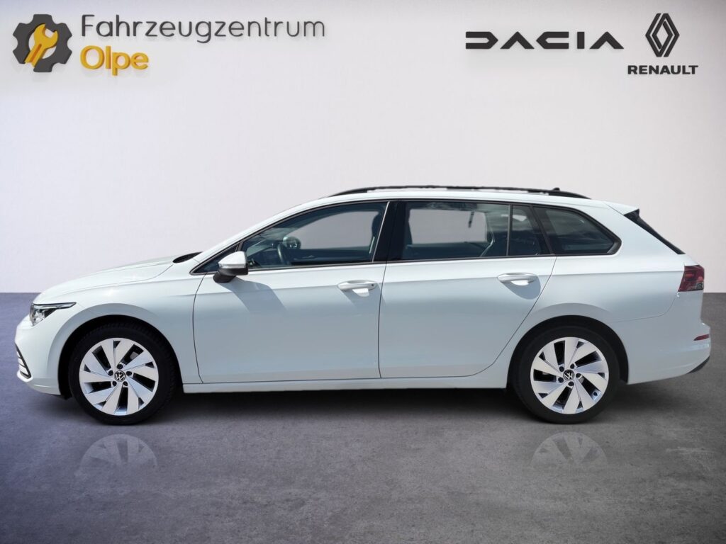 VW Golf VIII Variant DSG Life eTSI, AHK, mit WR