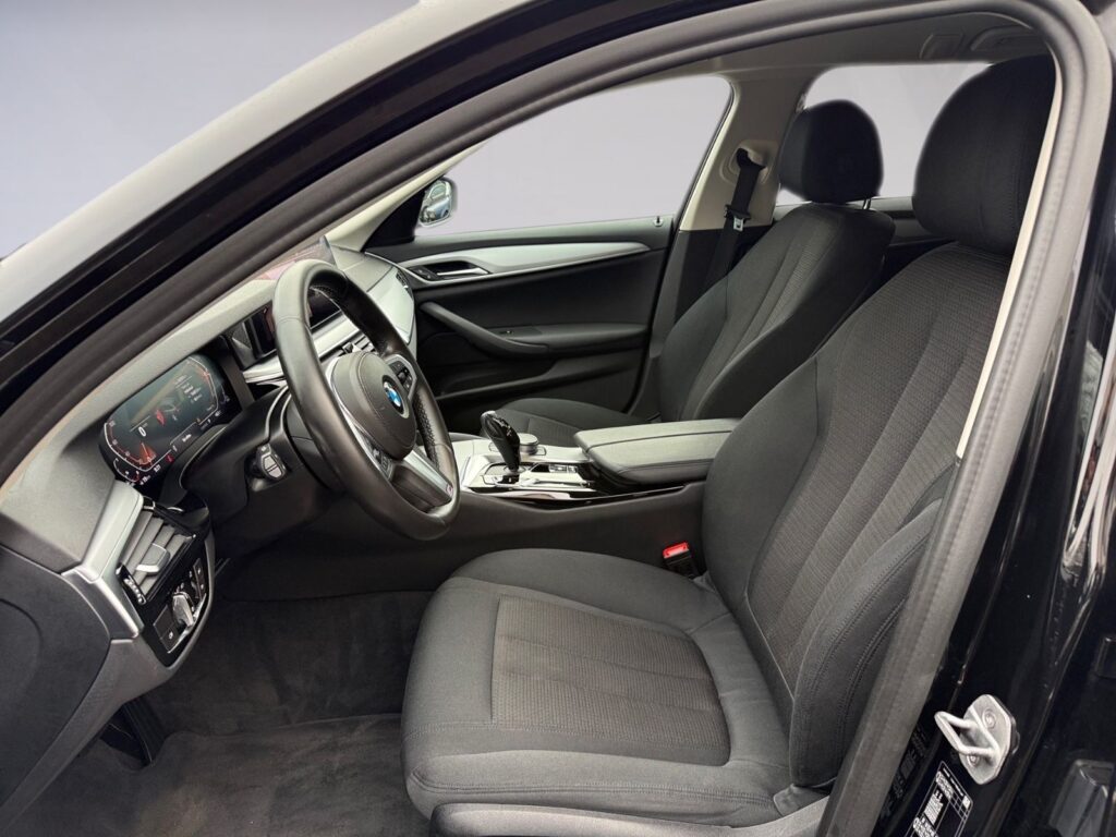 BMW 530d Touring, AHK, LED, 8-fach bereift